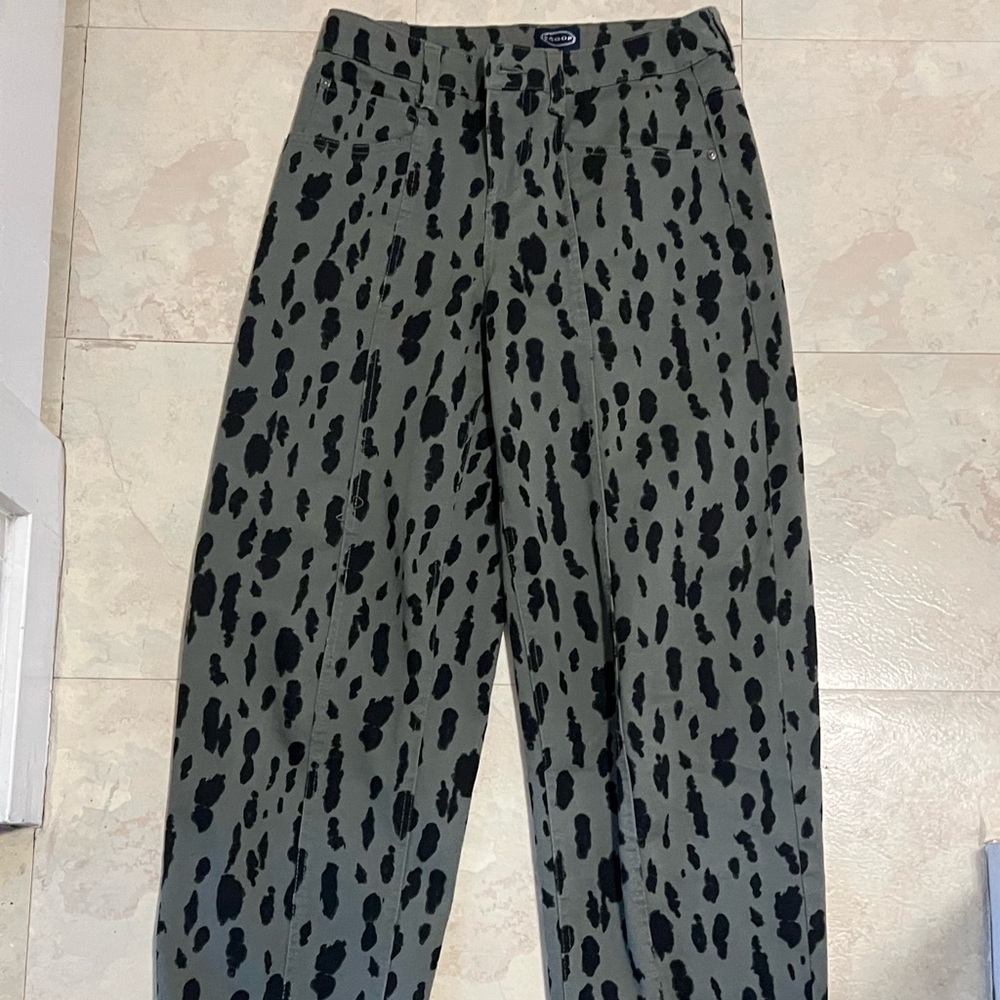 Chic Black and Green Leopard Patterned Women's Pants